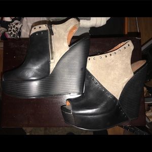 Studded two tone wedges